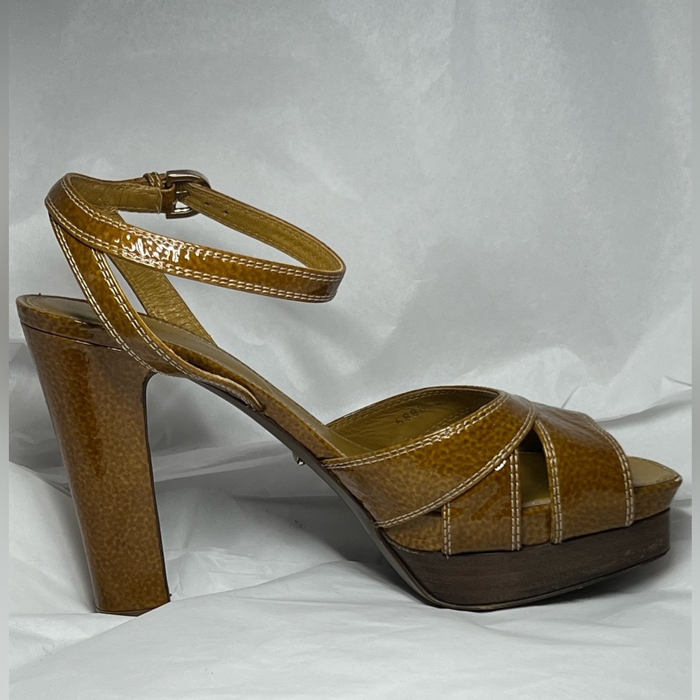 Sergio Rossi sandals
Heel Height - 4”
Size 39.5